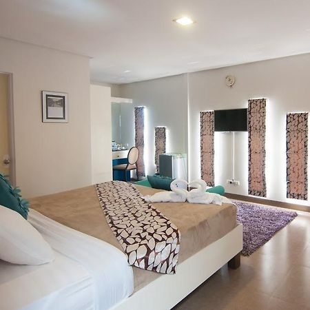 Avenue One Hotel Upper Digos Exterior photo